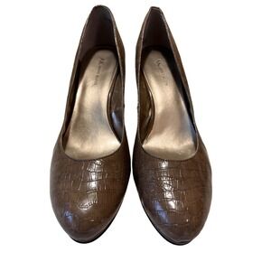 Anne Klein AK7WYSTERE Heels 11.5M Taupe Croc Embossed Round Toe Pumps